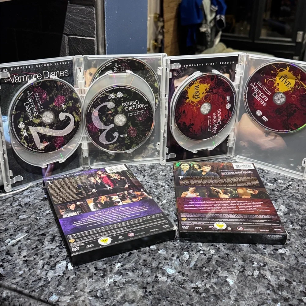 🩸✨ The Vampire Diaries – Complete Seasons 1 & 2 DVD Set ✨🩸 - Picture 9 of 16